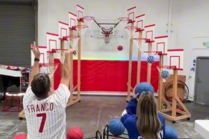 这位投篮这么准的美女，原来也是库里球迷~